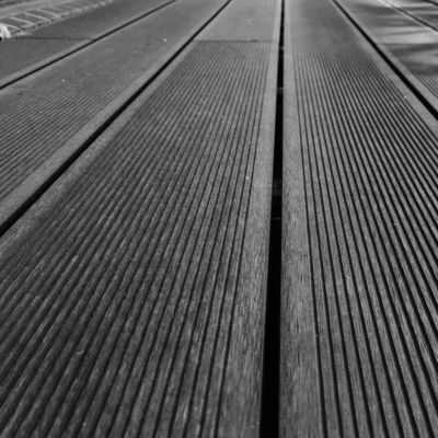Giá tốt. An toàn WPC Decking Panel Low Maintenance Anti Slip Composite Decking Board trực tuyến