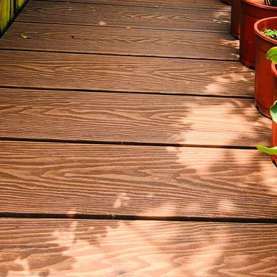 Giá tốt. Vườn ngoài trời 3D Composite Decking Board Profile rỗng và lỗ vuông trực tuyến
