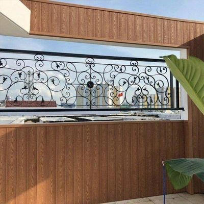 Giá tốt. Bảng gỗ WPC tổng hợp ngoài trời chống cháy Bức tường gỗ bên ngoài trực tuyến